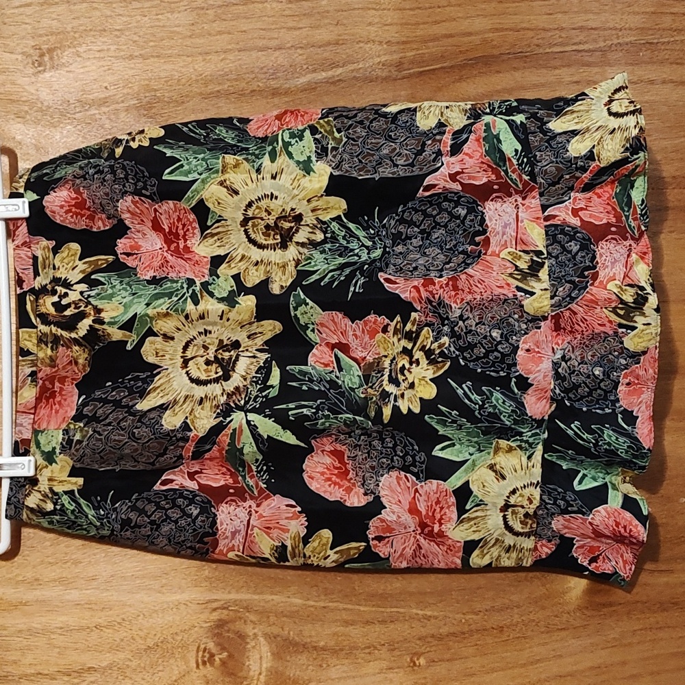 🌺 Silk Collection Harvé Benard Tropical Print Fluted Skirt 100% Silk Floral 10